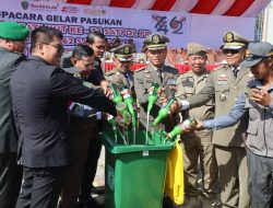 Pemusnahan Puluhan Botol Miras Hasil Tangkapan di HUT Satpol PP di PPU