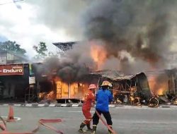 Kebakaran di Sungai Ampal, Tewaskan 1 Anak dan Lahap 15 Warung