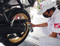 Berkendara Saat Musim Hujan, Perhatikan Kondisi Rantai dan Gear