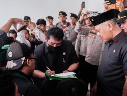 Abdulloh Tanda Tangani Petisi 3 Tuntutan HMI Balikpapan