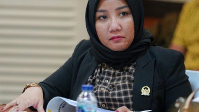 Tri Ismawaty Meminta Dilahan Pembangunan RKM di Lapangan HOP 1 Harus Ada Sarana Olahraga Warga