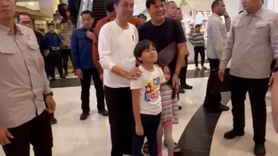 Makan Malam di Pentacity Balikpapan, Presiden Jokowi Diserbu Warga yang Ingin Foto Bareng