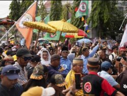 Kirab Nusantara Membersamai Rudy Mas’ud-Seno Aji Daftar ke KPU Kaltim