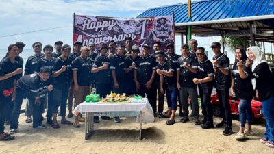 Kuatkan Silaturahmi dan Kekompakan, SHOCK Community Rayakan HUT Perdana di Pantai Manggar